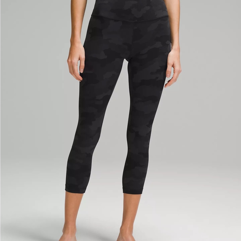 Lululemon Align Size 8 Cropped Black Camouflage Leggings